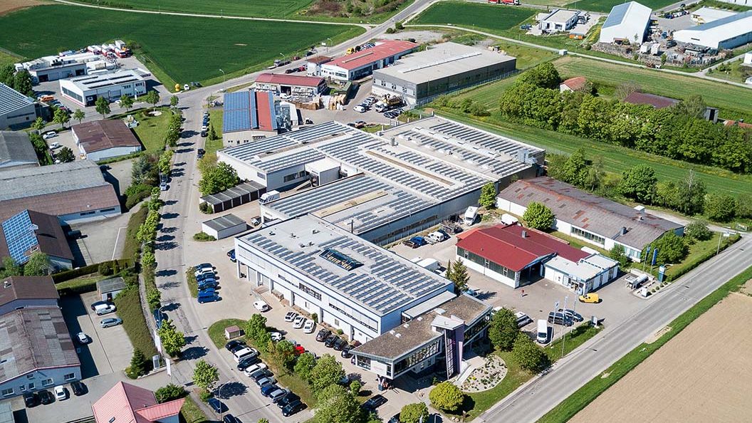 Luftaufnahme des kompletten Firmengeländes der ebalta Kunststoff GmbH in Rothenburg ob der Tauber